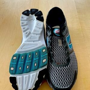 Newton Aha Women Size 7  NEW